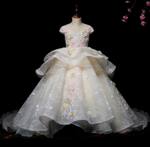 Vintage Lace Appliqued Pageant Dresses with Long Tail Ball Gown Flower Girl Dress Floral Sweep Train Kid First Communion Gowns 2021